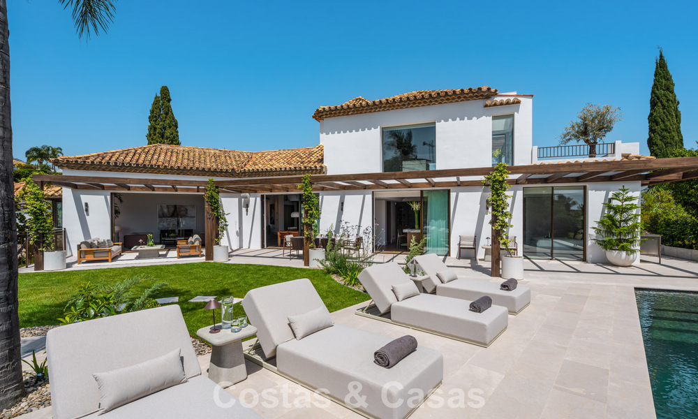 Royal villa in a contemporary Mediterranean architectural style for sale in a gated community in Marbella - Benahavís 799082