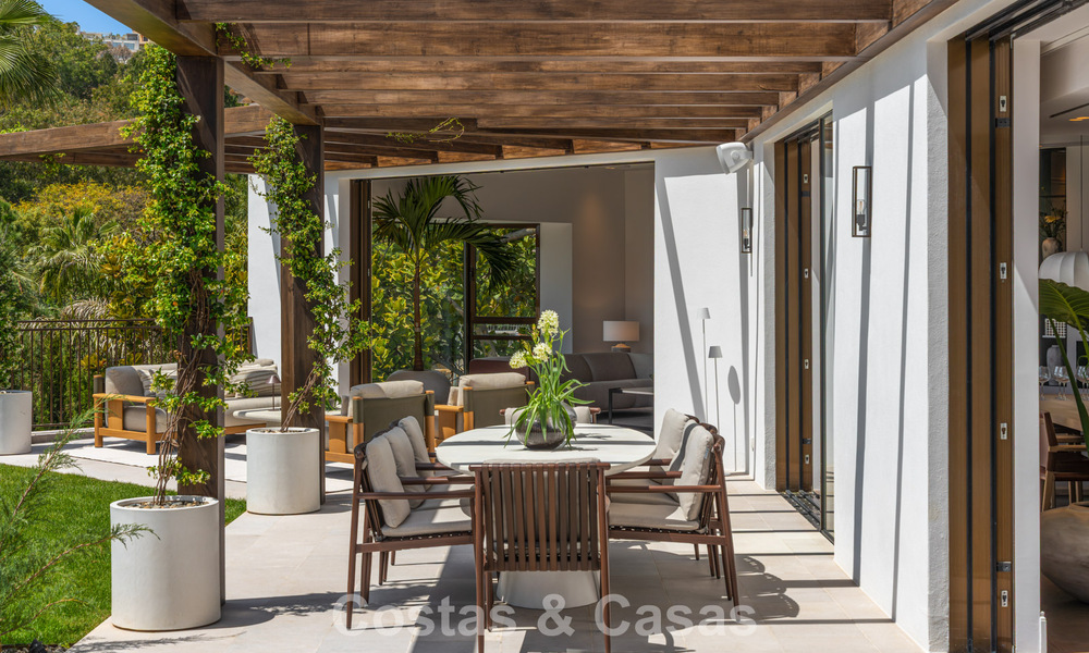 Royal villa in a contemporary Mediterranean architectural style for sale in a gated community in Marbella - Benahavís 799084