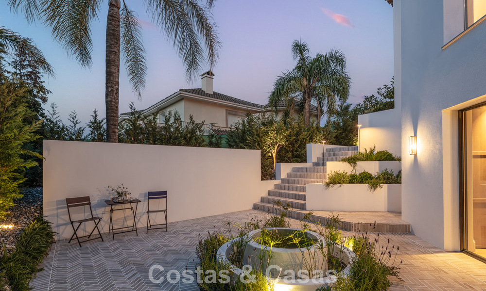Royal villa in a contemporary Mediterranean architectural style for sale in a gated community in Marbella - Benahavís 799096