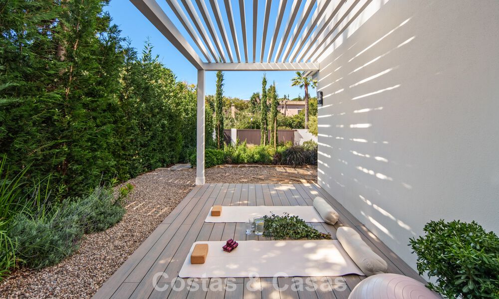 Turnkey, contemporary Mediterranean villa for sale, bordering Las Brisas Golf in Nueva Andalucía, Marbella 799146