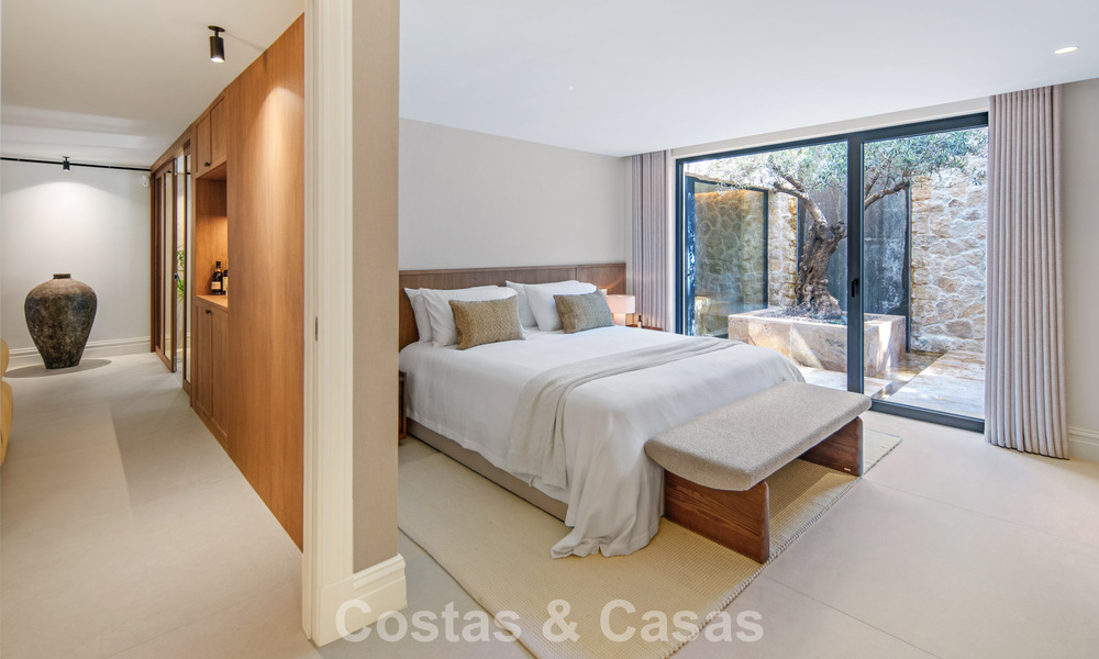 Turnkey, contemporary Mediterranean villa for sale, bordering Las Brisas Golf in Nueva Andalucía, Marbella 799153