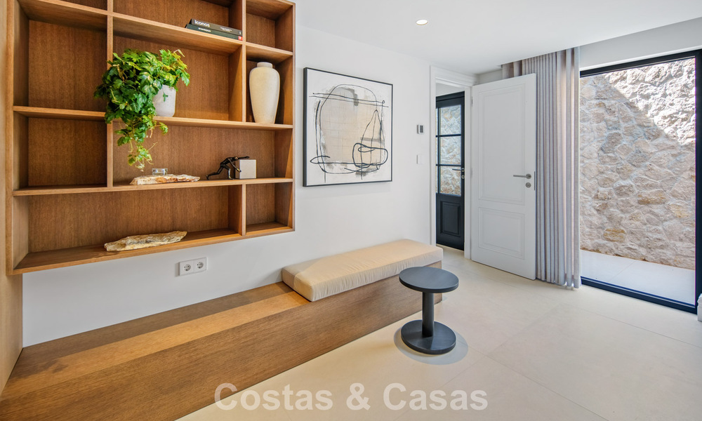 Turnkey, contemporary Mediterranean villa for sale, bordering Las Brisas Golf in Nueva Andalucía, Marbella 799164