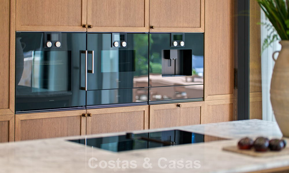 Turnkey, contemporary Mediterranean villa for sale, bordering Las Brisas Golf in Nueva Andalucía, Marbella 799172