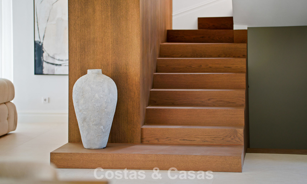 Turnkey, contemporary Mediterranean villa for sale, bordering Las Brisas Golf in Nueva Andalucía, Marbella 799173