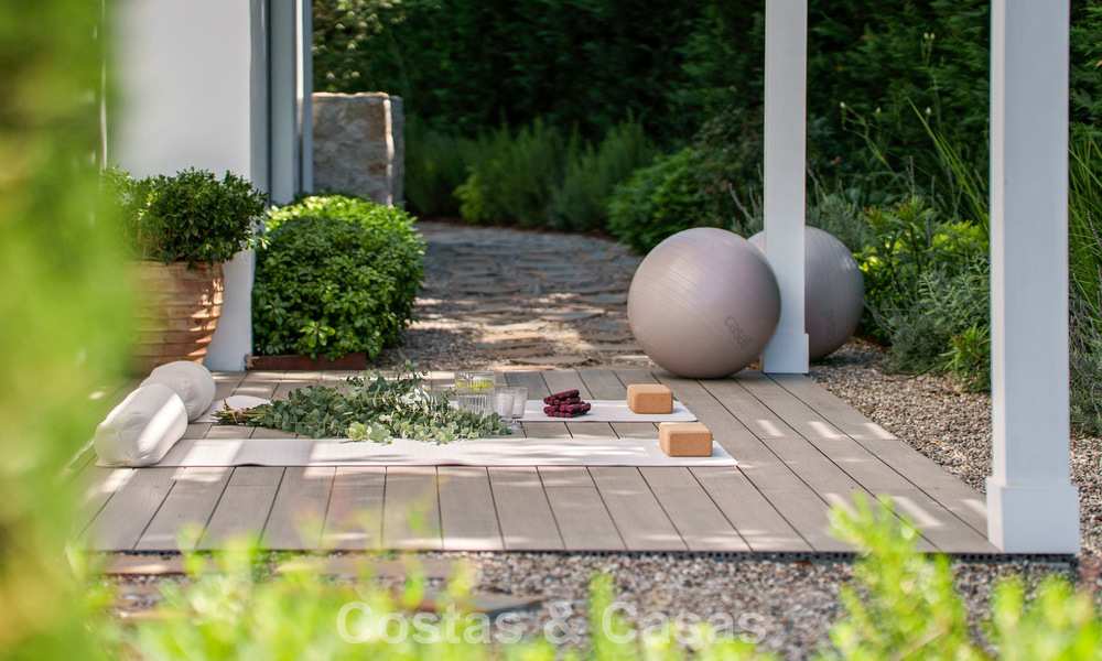 Turnkey, contemporary Mediterranean villa for sale, bordering Las Brisas Golf in Nueva Andalucía, Marbella 799175