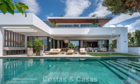 High-end beachside villa with rooftop terrace and jacuzzi with sea views for sale east of Marbella Centre 799187