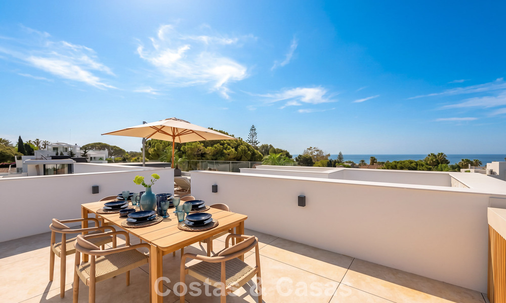 High-end beachside villa with rooftop terrace and jacuzzi with sea views for sale east of Marbella Centre 799195