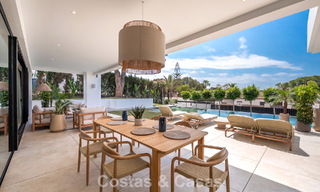 High-end beachside villa with rooftop terrace and jacuzzi with sea views for sale east of Marbella Centre 799200 
