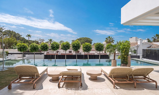 High-end beachside villa with rooftop terrace and jacuzzi with sea views for sale east of Marbella Centre 799201 