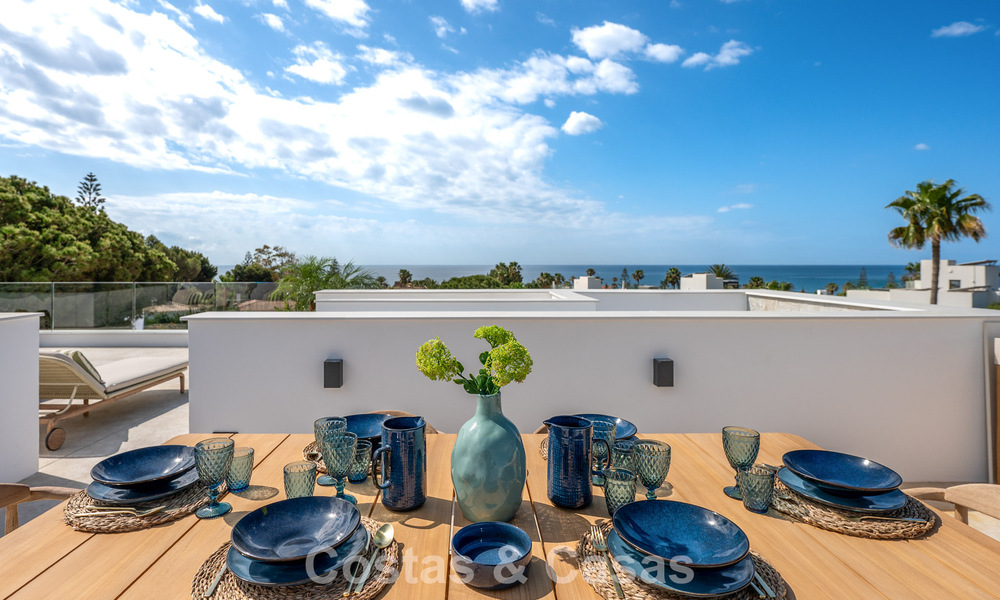 High-end beachside villa with rooftop terrace and jacuzzi with sea views for sale east of Marbella Centre 799203