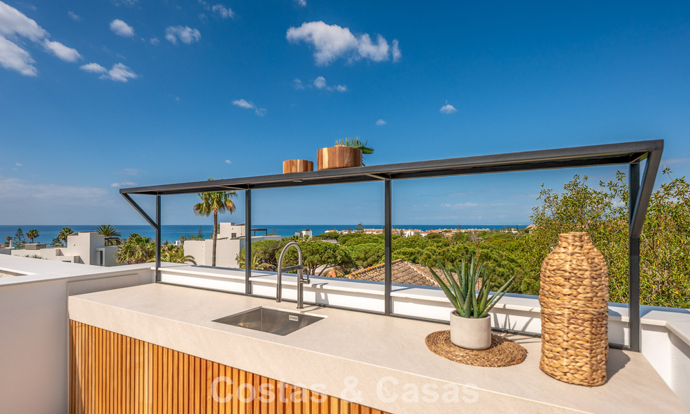 High-end beachside villa with rooftop terrace and jacuzzi with sea views for sale east of Marbella Centre 799204