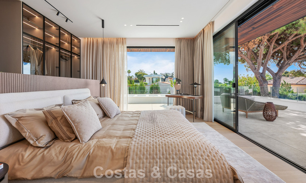 High-end beachside villa with rooftop terrace and jacuzzi with sea views for sale east of Marbella Centre 799209