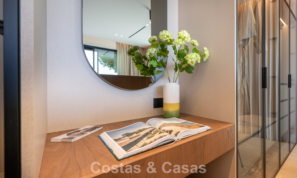 High-end beachside villa with rooftop terrace and jacuzzi with sea views for sale east of Marbella Centre 799214