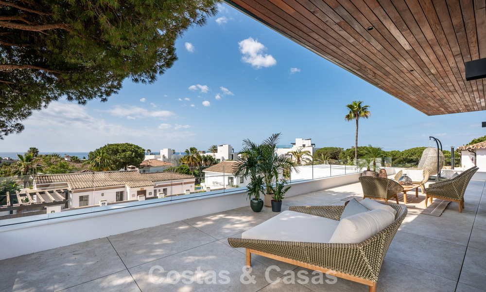 High-end beachside villa with rooftop terrace and jacuzzi with sea views for sale east of Marbella Centre 799216