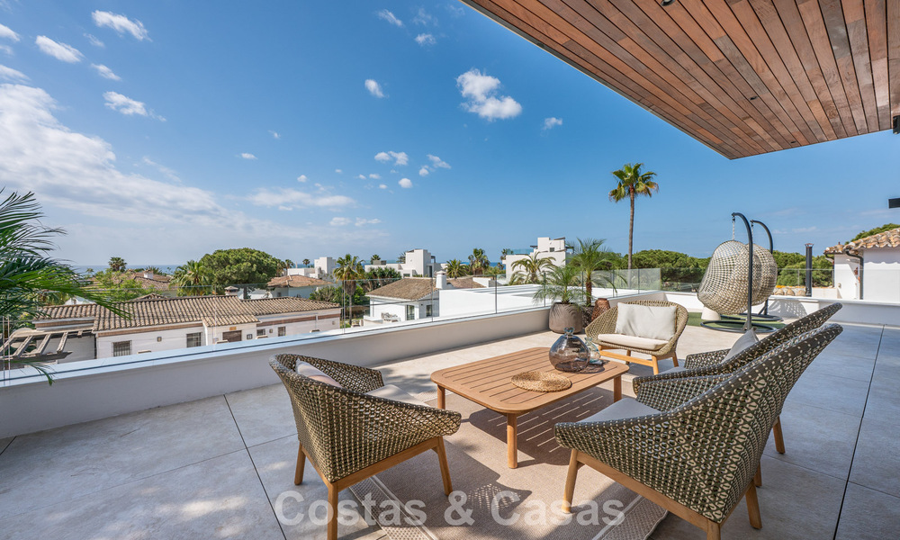 High-end beachside villa with rooftop terrace and jacuzzi with sea views for sale east of Marbella Centre 799218