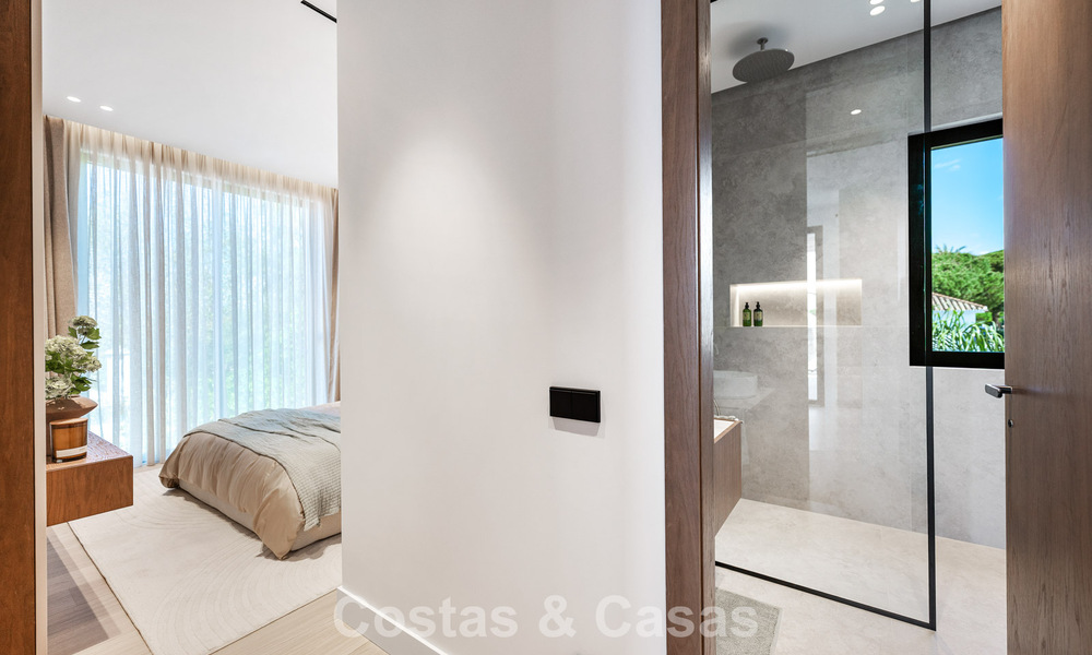 High-end beachside villa with rooftop terrace and jacuzzi with sea views for sale east of Marbella Centre 799227