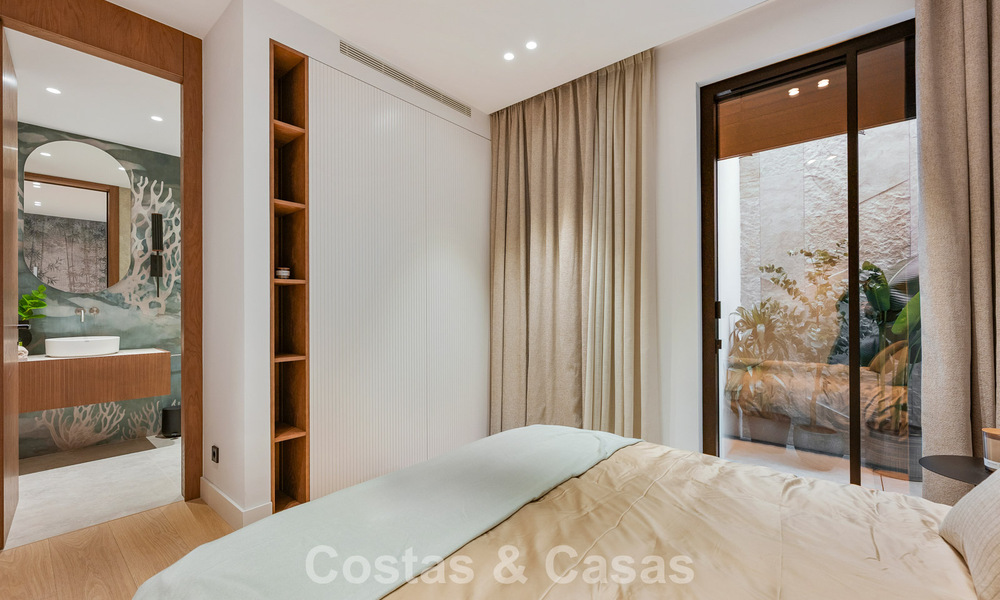 High-end beachside villa with rooftop terrace and jacuzzi with sea views for sale east of Marbella Centre 799234