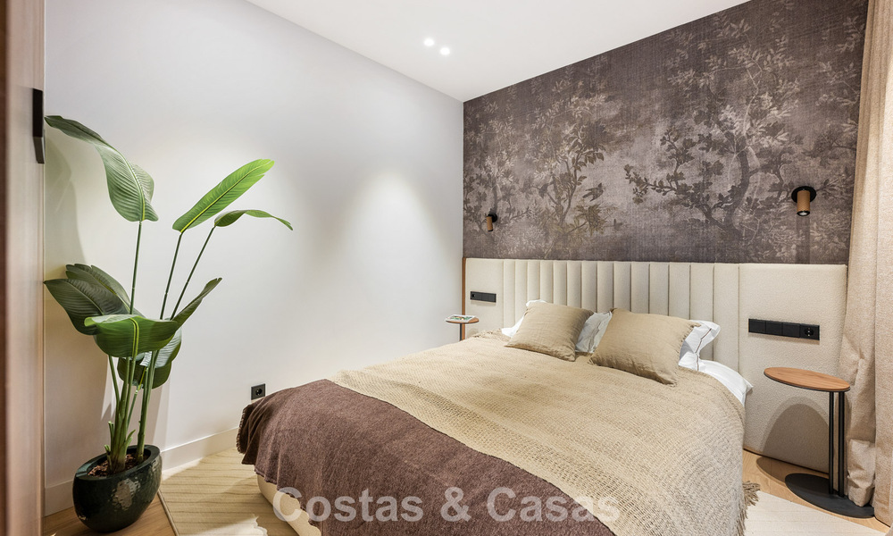 High-end beachside villa with rooftop terrace and jacuzzi with sea views for sale east of Marbella Centre 799240