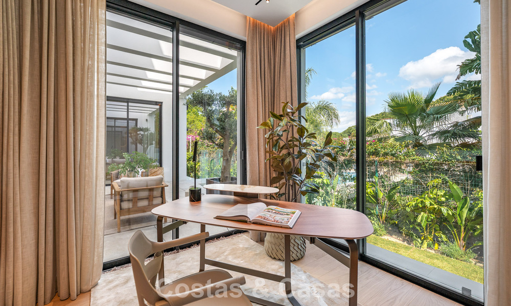 High-end beachside villa with rooftop terrace and jacuzzi with sea views for sale east of Marbella Centre 799263