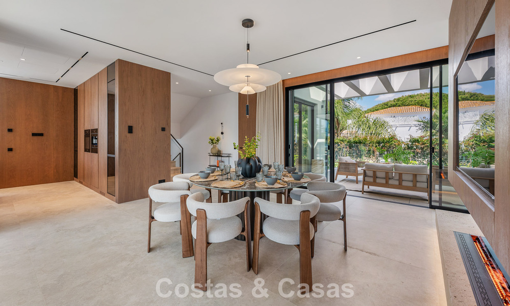 High-end beachside villa with rooftop terrace and jacuzzi with sea views for sale east of Marbella Centre 799269