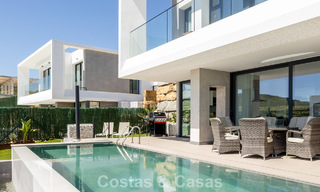 Modern turnkey villa for sale in a sought-after golf community near Estepona town centre 799451 