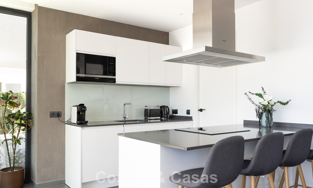 Modern turnkey villa for sale in a sought-after golf community near Estepona town centre 799470