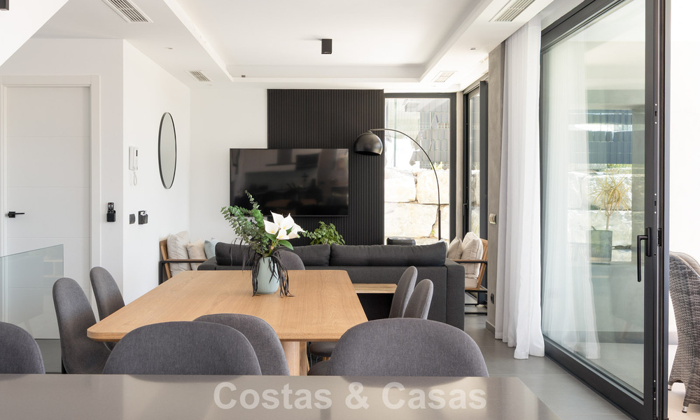 Modern turnkey villa for sale in a sought-after golf community near Estepona town centre 799472