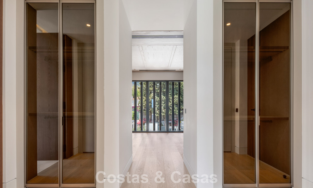 New, modern architectural villa with breathtaking sea views for sale on Marbella’s Golden Mile 799298