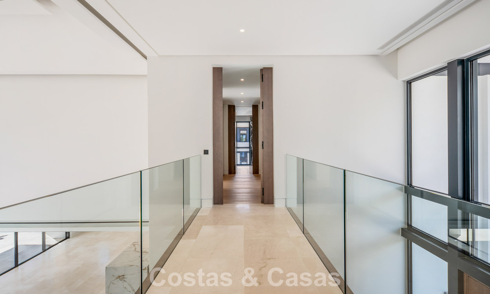 New, modern architectural villa with breathtaking sea views for sale on Marbella’s Golden Mile 799304