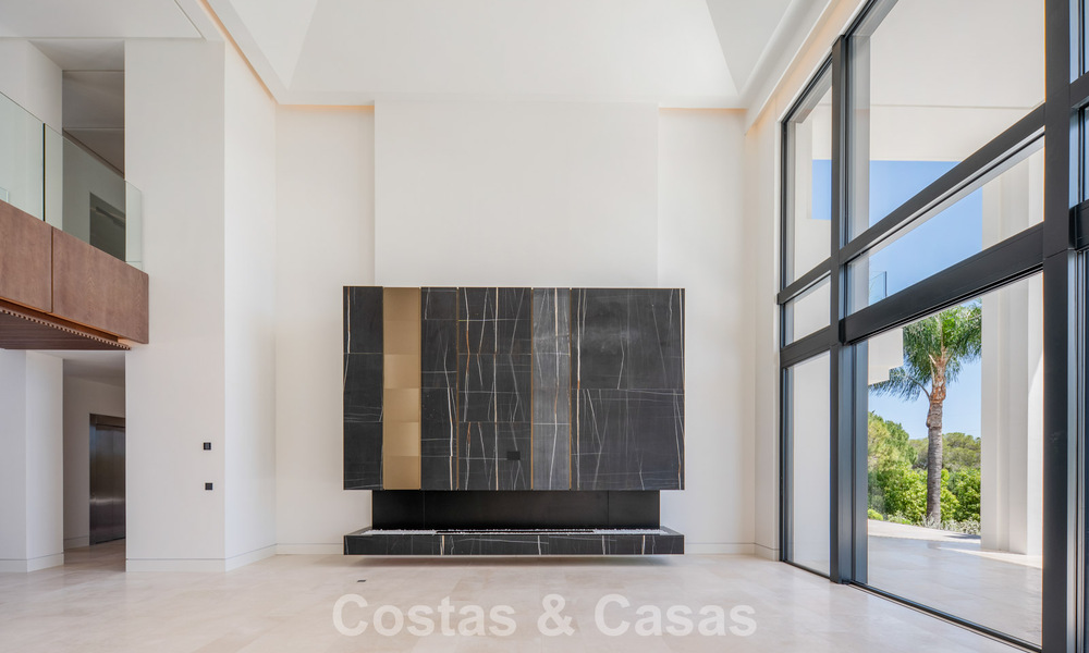 New, modern architectural villa with breathtaking sea views for sale on Marbella’s Golden Mile 799315