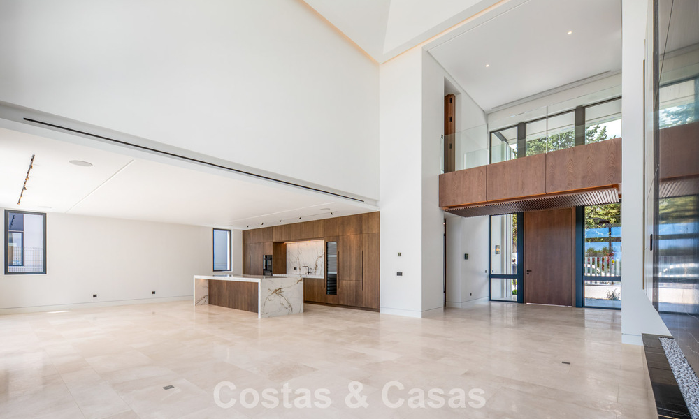 New, modern architectural villa with breathtaking sea views for sale on Marbella’s Golden Mile 799317