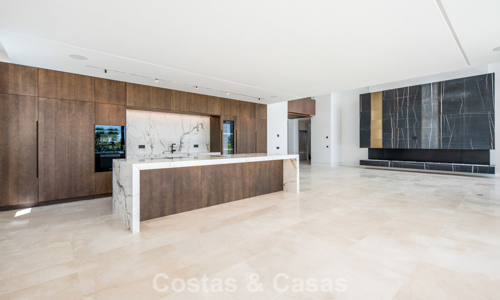 New, modern architectural villa with breathtaking sea views for sale on Marbella’s Golden Mile 799319