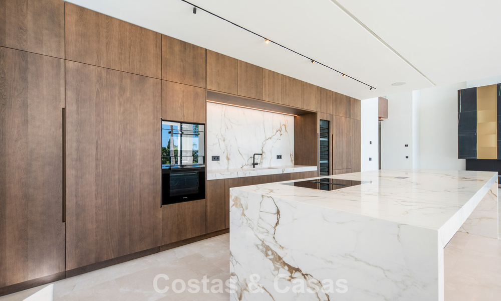 New, modern architectural villa with breathtaking sea views for sale on Marbella’s Golden Mile 799320