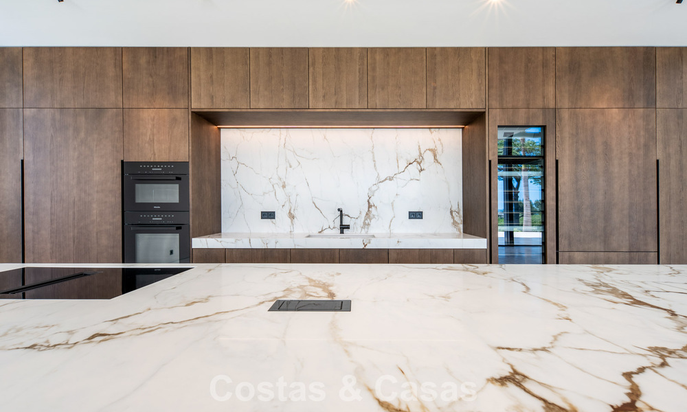 New, modern architectural villa with breathtaking sea views for sale on Marbella’s Golden Mile 799323