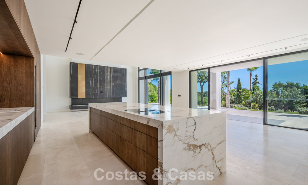 New, modern architectural villa with breathtaking sea views for sale on Marbella’s Golden Mile 799324