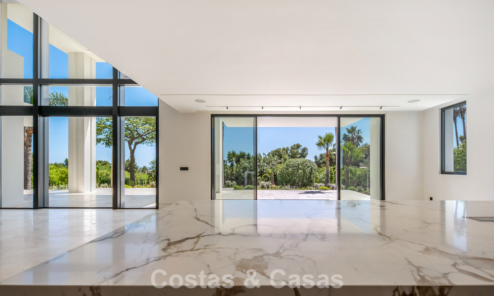 New, modern architectural villa with breathtaking sea views for sale on Marbella’s Golden Mile 799325