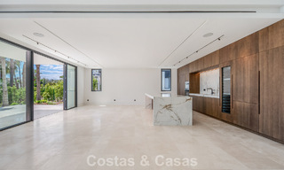 New, modern architectural villa with breathtaking sea views for sale on Marbella’s Golden Mile 799326 