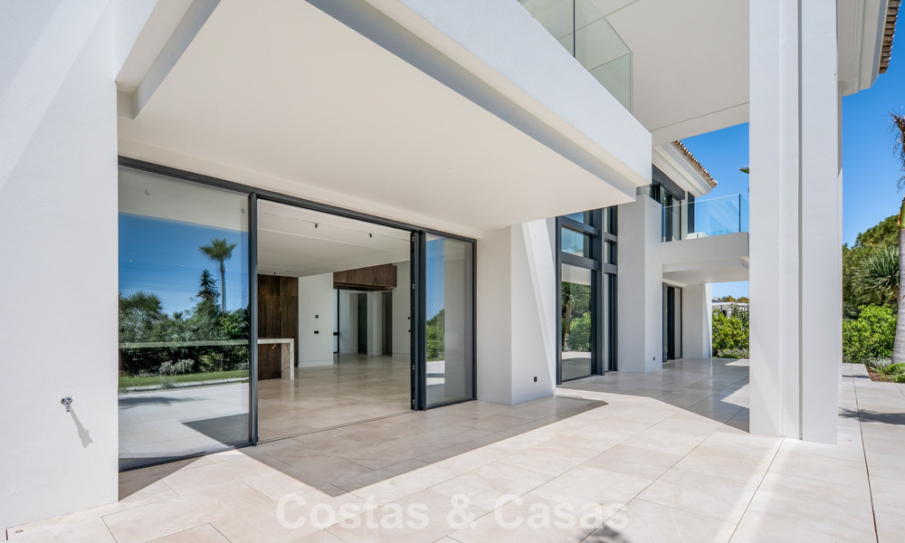 New, modern architectural villa with breathtaking sea views for sale on Marbella’s Golden Mile 799329