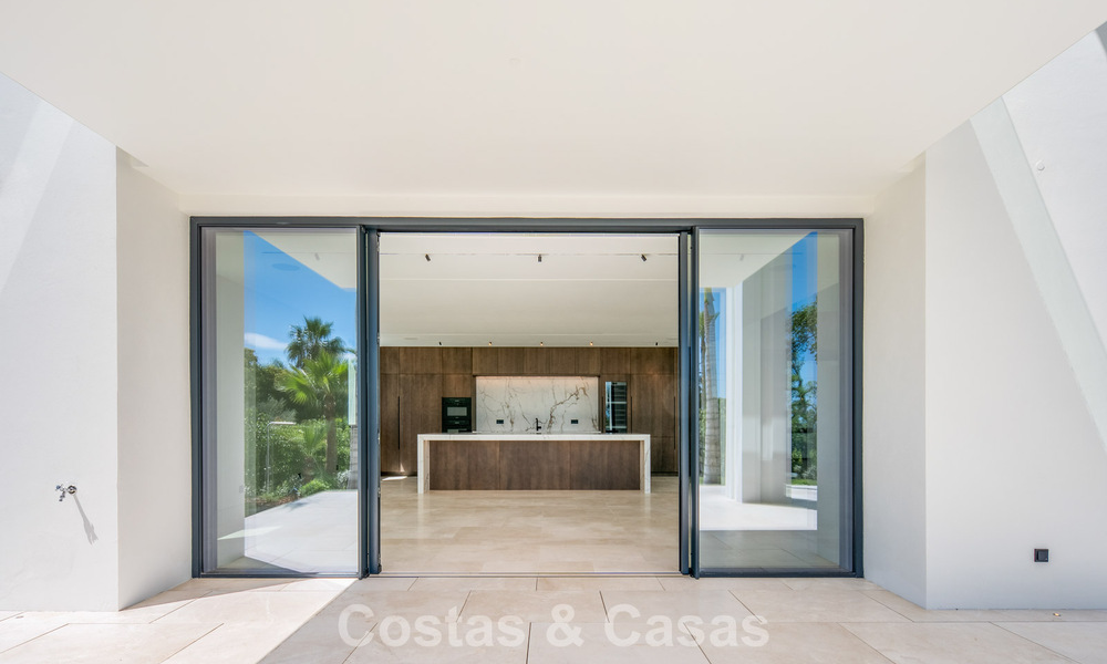 New, modern architectural villa with breathtaking sea views for sale on Marbella’s Golden Mile 799337