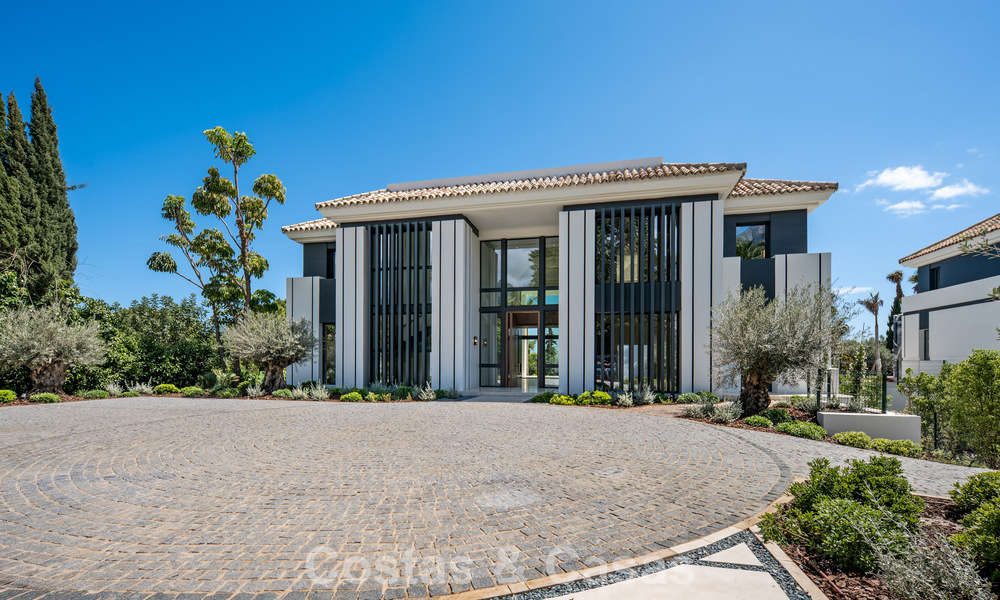 New, modern architectural villa with breathtaking sea views for sale on Marbella’s Golden Mile 799340