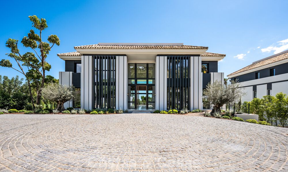 New, modern architectural villa with breathtaking sea views for sale on Marbella’s Golden Mile 799341