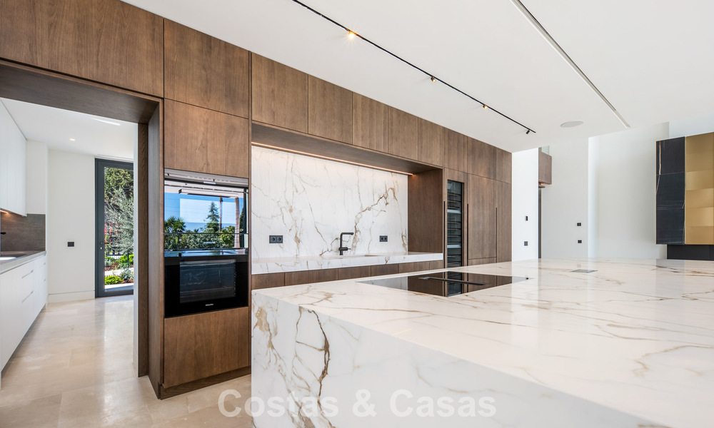 New, modern architectural villa with breathtaking sea views for sale on Marbella’s Golden Mile 799349