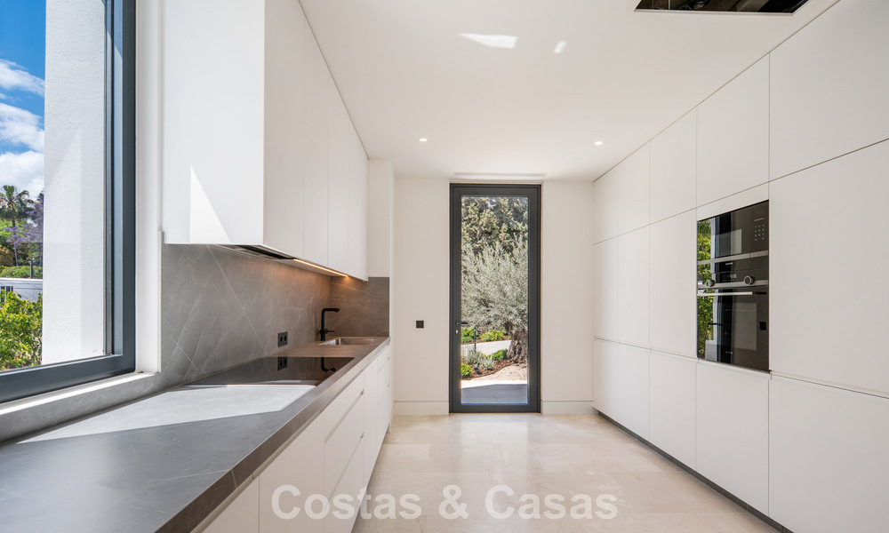 New, modern architectural villa with breathtaking sea views for sale on Marbella’s Golden Mile 799350