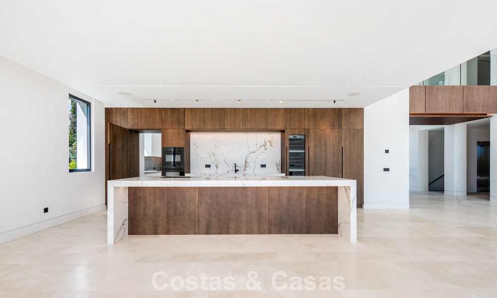New, modern architectural villa with breathtaking sea views for sale on Marbella’s Golden Mile 799351