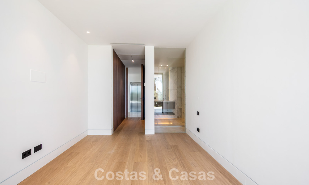 New, modern architectural villa with breathtaking sea views for sale on Marbella’s Golden Mile 799353