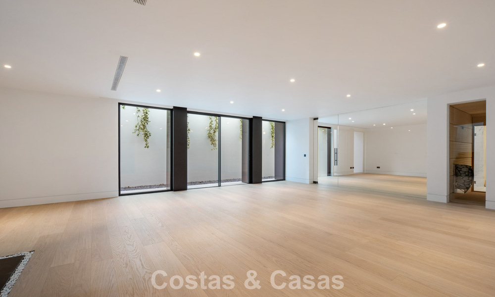 New, modern architectural villa with breathtaking sea views for sale on Marbella’s Golden Mile 799364