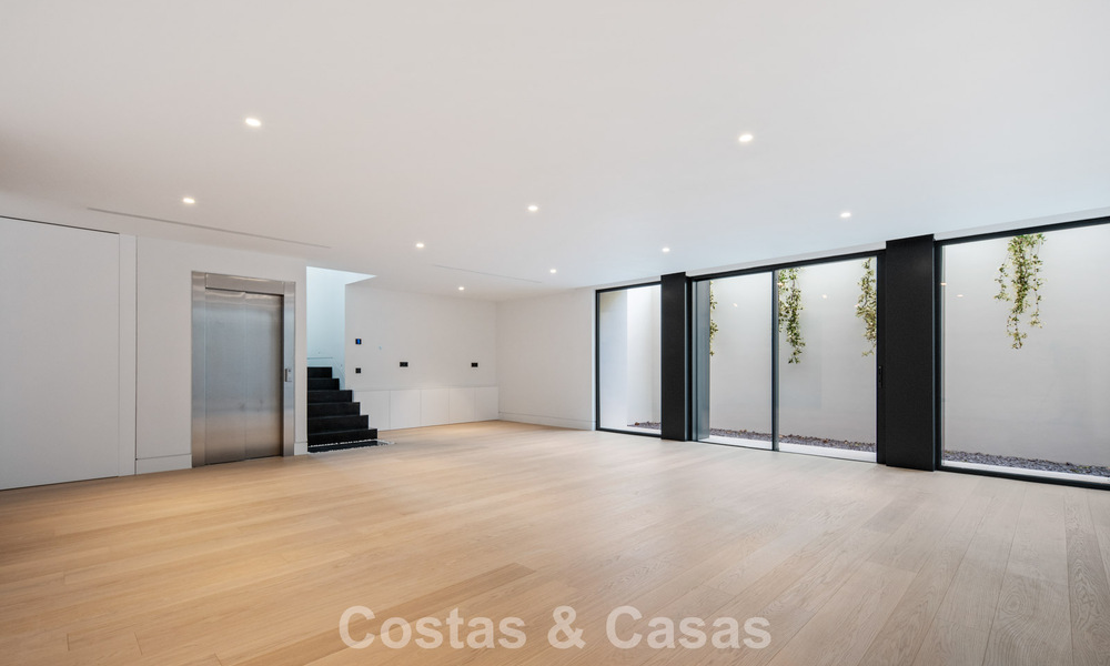 New, modern architectural villa with breathtaking sea views for sale on Marbella’s Golden Mile 799366