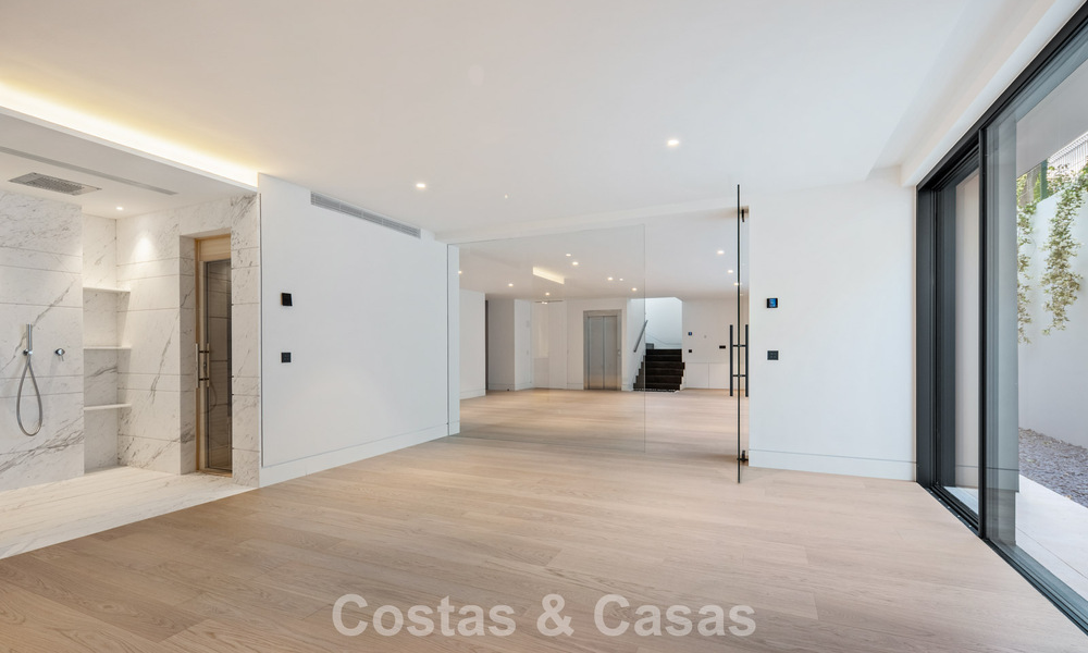 New, modern architectural villa with breathtaking sea views for sale on Marbella’s Golden Mile 799368