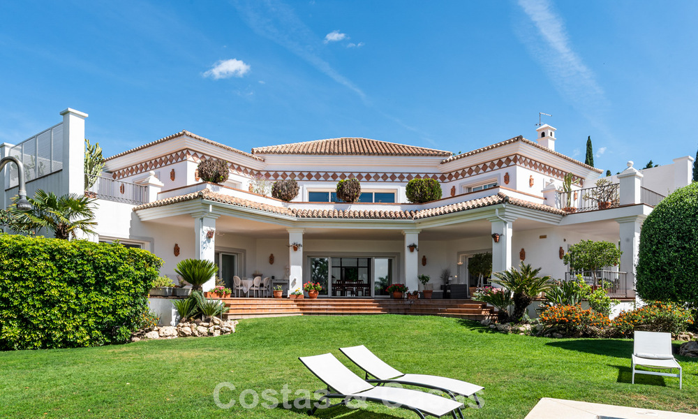 Timeless Spanish luxury villa with large garden and pool for sale in the hills of Marbella - Benahavís 799374