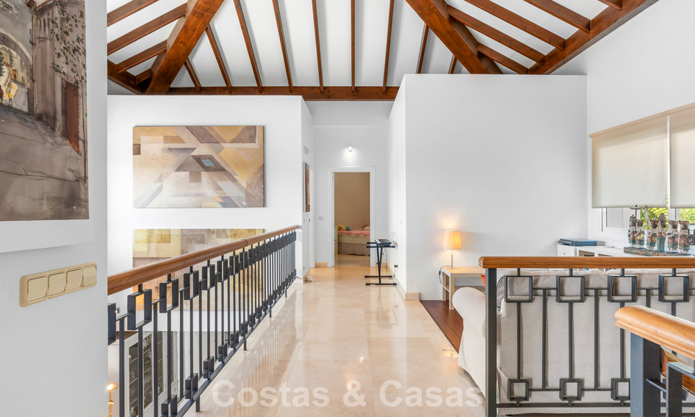 Timeless Spanish luxury villa with large garden and pool for sale in the hills of Marbella - Benahavís 799375